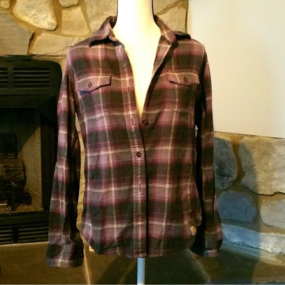 Women’s long sleeve Carhartt flannel.